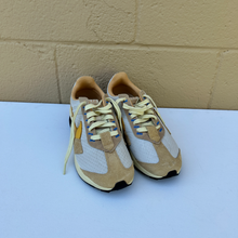 Load image into Gallery viewer, Nike Womens Athletic Shoes Womens 8
