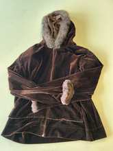 Load image into Gallery viewer, Sweatshirt Size Large
