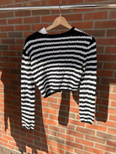 Load image into Gallery viewer, Long Sleeve Top Size Small
