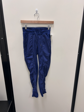Load image into Gallery viewer, Lululemon Athletic Pants Size 3/4 (27)
