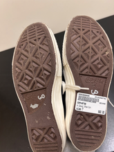 Load image into Gallery viewer, Converse Casual Shoes Womens 7
