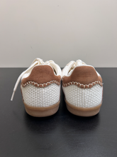 Load image into Gallery viewer, H &amp; M Mens Athletic Shoes Mens 9
