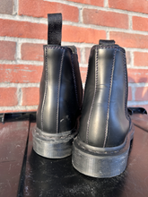 Load image into Gallery viewer, Dr Martens Boots Womens 5
