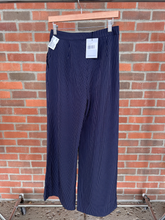 Load image into Gallery viewer, Princess Polly Pants Size 5/6 (28)
