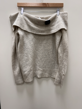 Load image into Gallery viewer, Abercrombie &amp; Fitch Sweater Size Small
