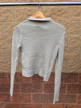 Load image into Gallery viewer, American Eagle Sweater Size Medium
