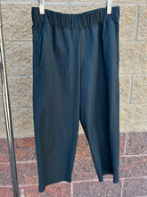 Load image into Gallery viewer, Lulu Lemon Athletic Pants Size 3/4 (27)
