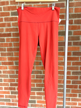 Load image into Gallery viewer, Lulu Lemon Athletic Pants Size 11/12 (31)
