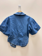 Load image into Gallery viewer, Bagatelle Short Sleeve Top Size Medium
