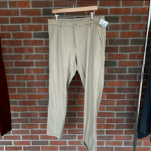 Load image into Gallery viewer, Lulu Lemon Athletic Pants Size Medium
