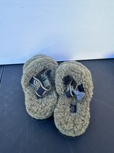 Load image into Gallery viewer, Uggs Sandals Womens 8

