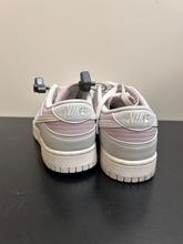 Load image into Gallery viewer, Nike Womens Athletic Shoes Womens 8.5
