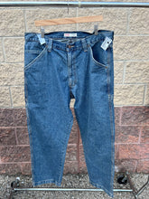 Load image into Gallery viewer, Signature By Levi&#39;s Denim Size 38
