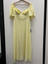 Load image into Gallery viewer, Lulus Maxi Dress Size Medium
