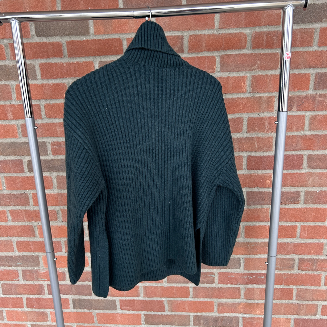 H & M Sweater Size Small