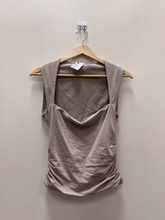 Load image into Gallery viewer, Abercrombie &amp; Fitch Tank Top Size Medium
