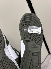Load image into Gallery viewer, Nike Mens Athletic Shoes Mens 11.5
