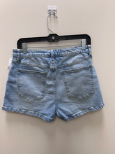 Load image into Gallery viewer, Celebrity Pink Shorts Size Medium
