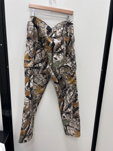 Load image into Gallery viewer, Edgar &amp; Ash Pants Size Medium
