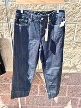 Load image into Gallery viewer, Tommy Hilfiger Capris Size 3/4 (27)
