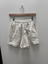 Load image into Gallery viewer, North Face Shorts Size Small
