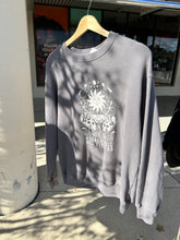 Load image into Gallery viewer, Abercrombie &amp; Fitch Sweatshirt Size Extra Small
