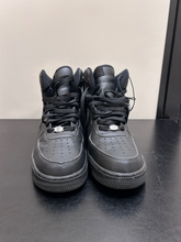 Load image into Gallery viewer, Nike Max Casual Shoes Womens 7.5
