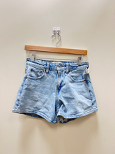 Load image into Gallery viewer, Abercrombie &amp; Fitch Shorts Size 2
