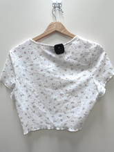 Load image into Gallery viewer, Princess Polly T-Shirt Size Medium
