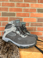 Load image into Gallery viewer, Boots Womens 8.5
