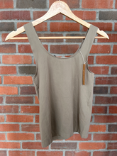 Load image into Gallery viewer, Skims Tank Top Size Medium
