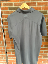 Load image into Gallery viewer, Under Armour Athletic Top Size Small

