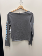 Load image into Gallery viewer, Forever 21 Long Sleeve Top Size Medium
