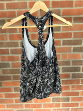 Load image into Gallery viewer, Lulu Lemon Athletic Top Size Large
