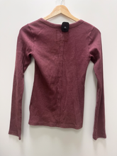 Load image into Gallery viewer, Aerie Long Sleeve Top Size Extra Small
