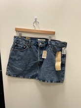 Load image into Gallery viewer, Crane Athletic Shorts Size Extra Large
