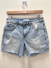 Load image into Gallery viewer, Level 99 Shorts Size 3/4
