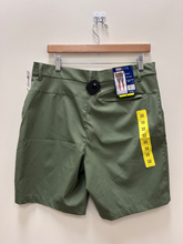 Load image into Gallery viewer, 32 Cool Athletic Shorts Size Medium
