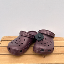 Load image into Gallery viewer, Crocs Casual Shoes Womens 6
