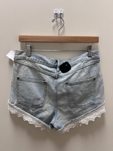 Load image into Gallery viewer, Free People Shorts Size 5/6
