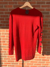 Load image into Gallery viewer, Guess Sweater Size Extra Small
