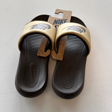 Load image into Gallery viewer, Nike Sandals Mens 11
