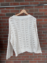 Load image into Gallery viewer, American Eagle Sweater Size Medium
