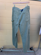 Load image into Gallery viewer, Aeropostale Pants Size 34
