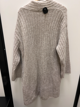 Load image into Gallery viewer, Lulu Lemon Sweater Size Medium
