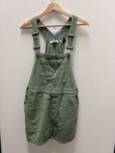 Load image into Gallery viewer, Dress Size Small
