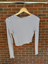 Load image into Gallery viewer, Forever 21 Long Sleeve Top Size Medium
