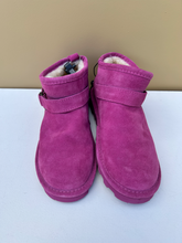 Load image into Gallery viewer, Bearpaw Boots Womens 10
