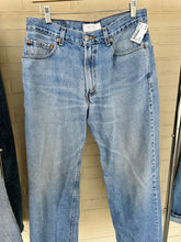 Load image into Gallery viewer, Levi Denim Size 29
