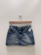 Load image into Gallery viewer, Pac Sun Short Skirt Size 24
